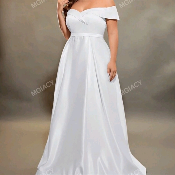 White dress Satin Strap Ball Gown Wedding Dress - Picture 2 of 2